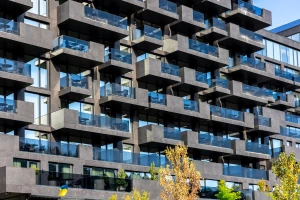 Jak oszczędzać „bez bólu”: 7 prostych zasad budżetu domowego, które działają w praktyce (krok po kroku, z przykładami)